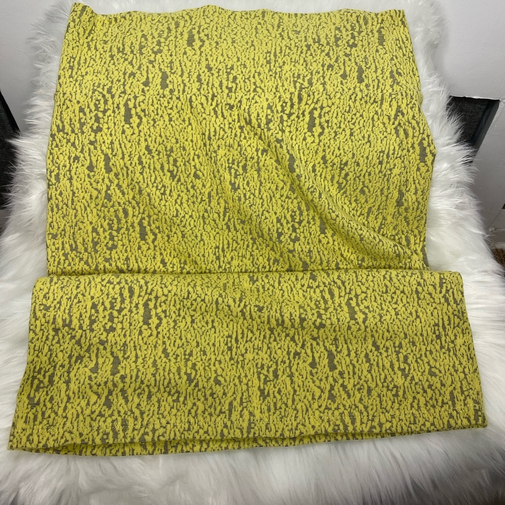 Muted textured yellow skirt